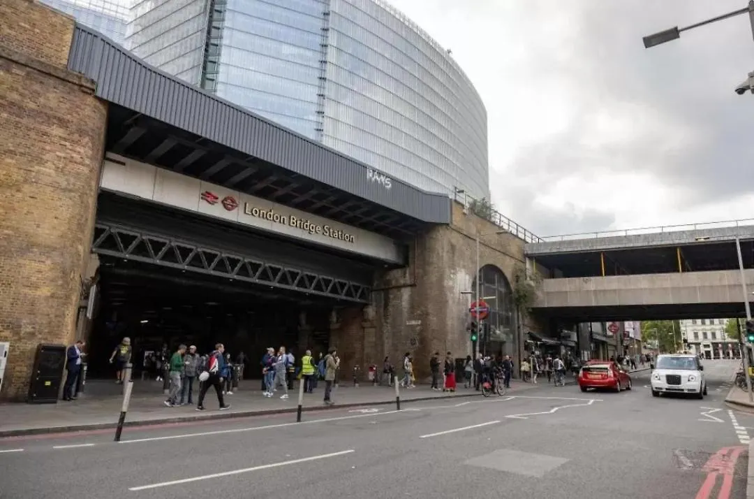 Elegant 2-Bedroom Flat Near London Bridge - Perfect Location With Easy City Access