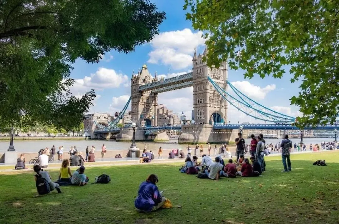 Apartment Elegant 2-Bedroom Flat Near London Bridge - Perfect Location With Easy City Access