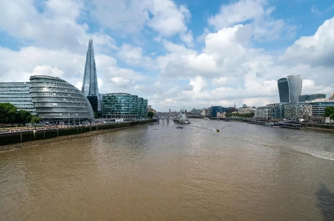 Elegant 2-Bedroom Flat Near London Bridge - Perfect Location With Easy City Access Daire