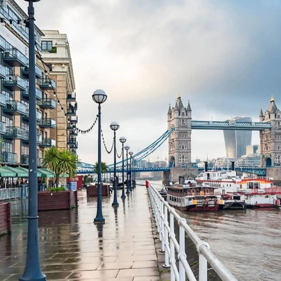 Elegant 2-Bedroom Flat Near London Bridge - Perfect Location With Easy City Access 0*,